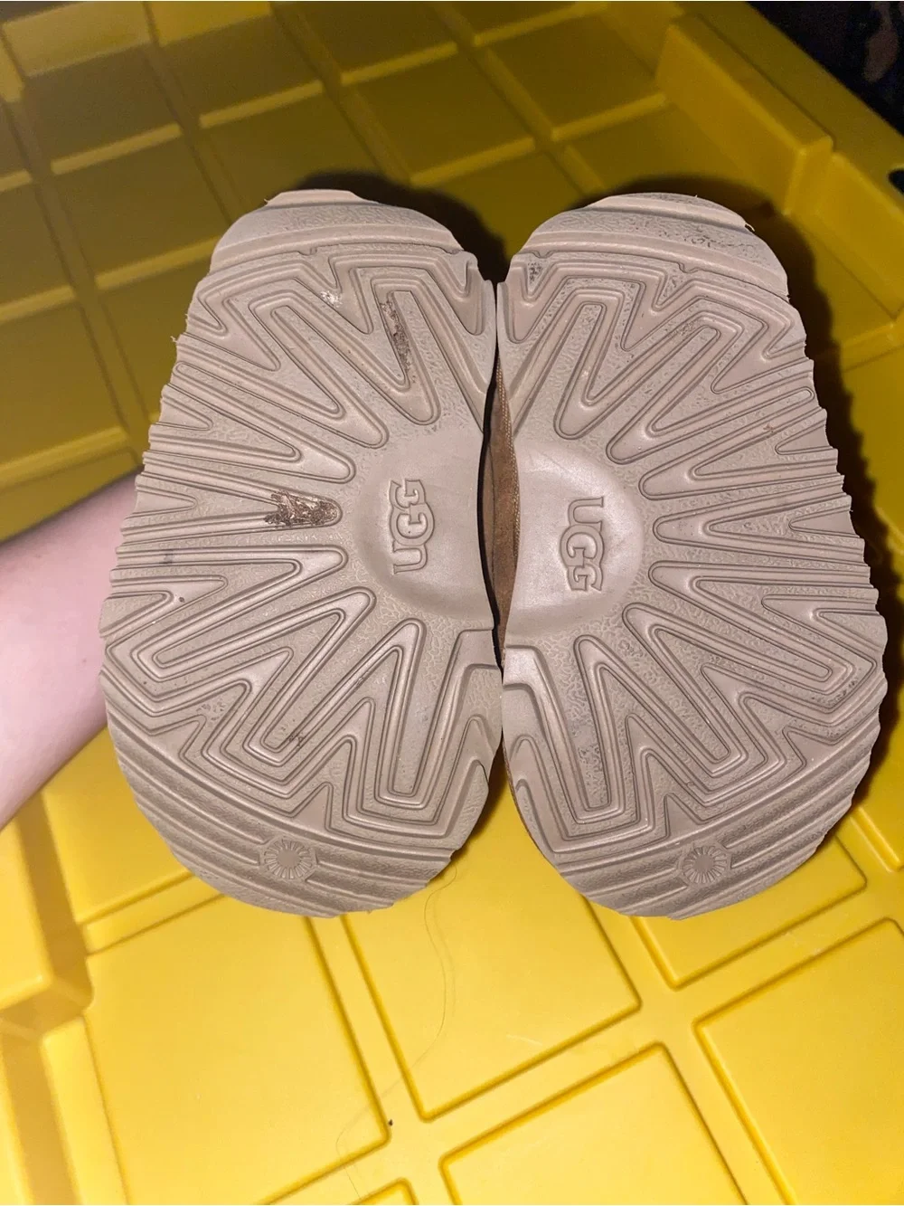 UGG play pre